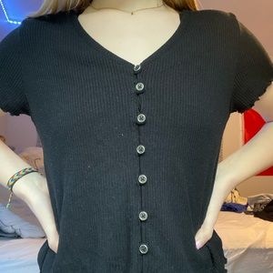ruffled black ribbed tee